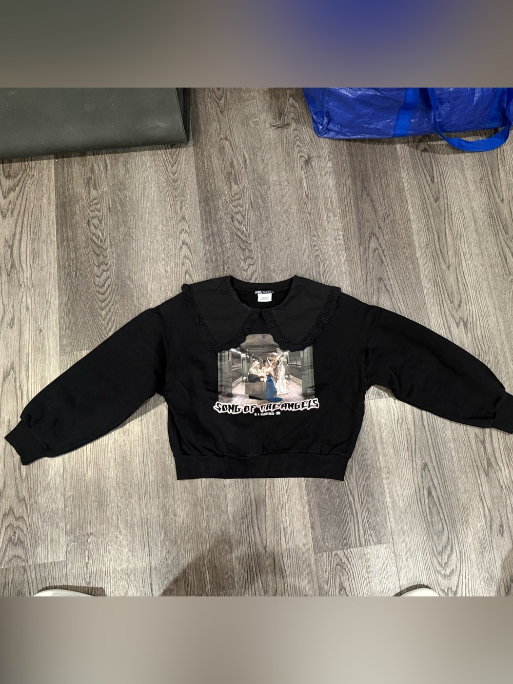 Cute sweatshirt, kinda crop